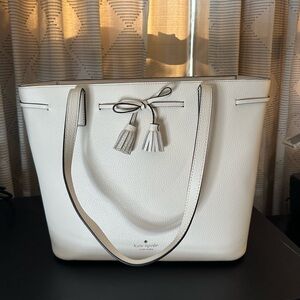 KATE SPADE NWT Hayes Pebbled Leather Medium Top Zip Tote - Parchment